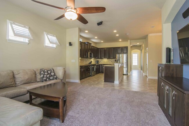 Building Photo - 4 Bed / 3 Bath Home near Macdill AFB