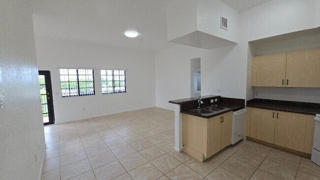 Building Photo - 2801 Riverside Dr