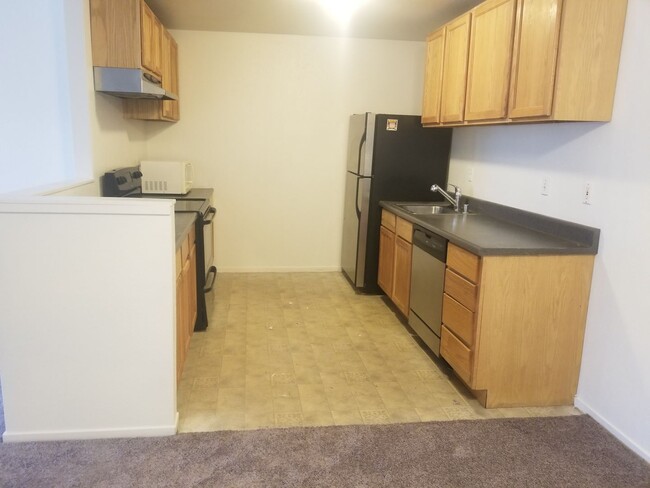 Building Photo - SW 3 Bedroom Condo!
