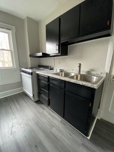 Building Photo - 2365/2377 Ravine St.