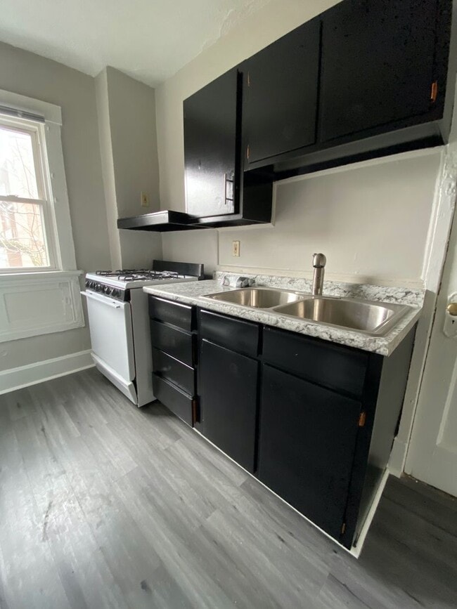 Building Photo - 2365/2377 Ravine St.