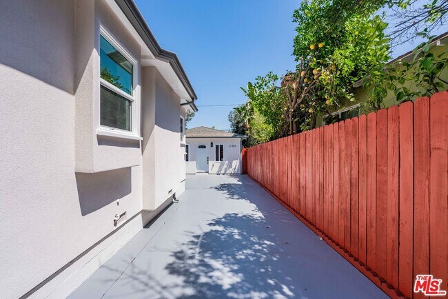 Building Photo - 21303 Celes St