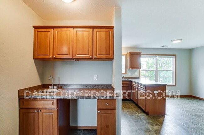 Building Photo - 1107 N Byrne Rd