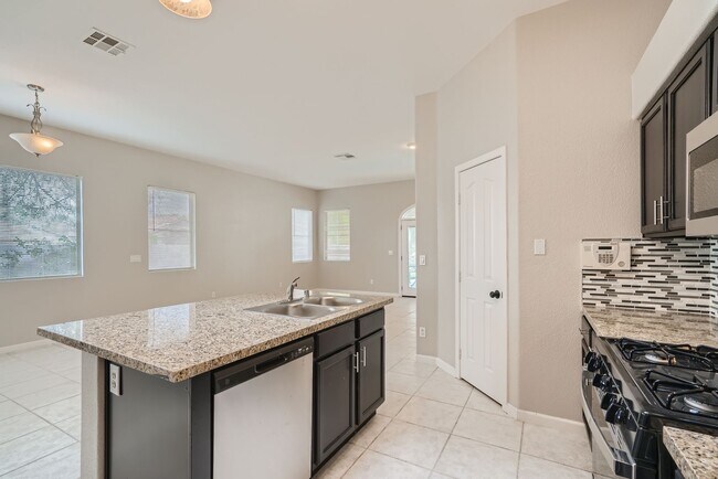 Building Photo - Amazingly beautiful one story house in Summerlin with pool!