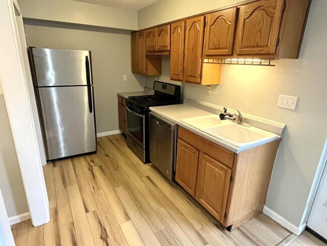 Building Photo - 69 Linden Ave