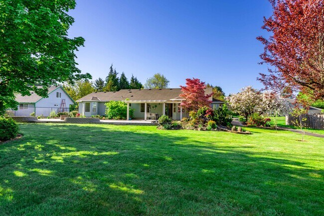 Building Photo - One Level Home - Three Bedroom + Bonus with AC / Beautiful Yard!