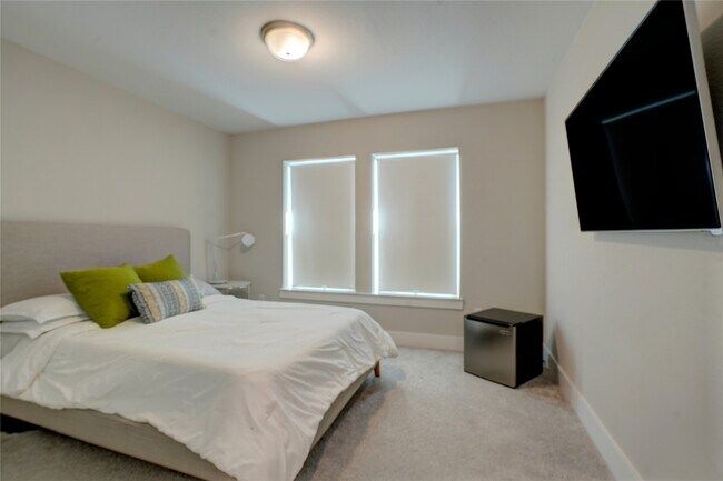 Building Photo - 3603 Kensington Gdns Ln