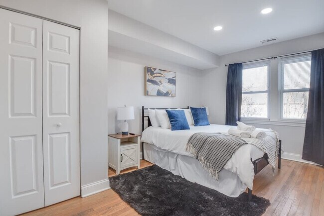 Building Photo - 1255 Raum St NE