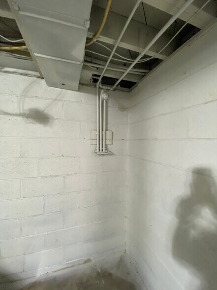 Basement shower - 216 Dort Ln NW