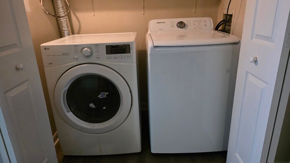 Building Photo - 340 Witness Ln