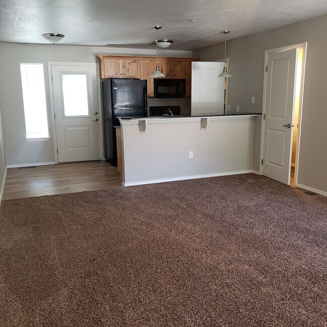 Building Photo - AB1452