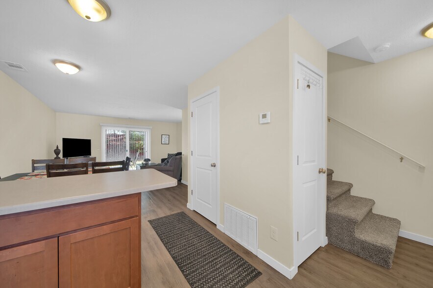 Building Photo - 3848 Vale Dr