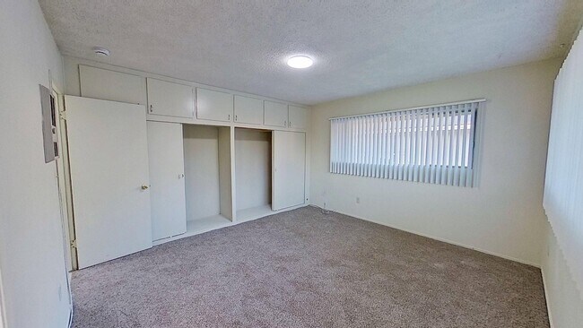 Building Photo - Lease listing - Pasadena Ave