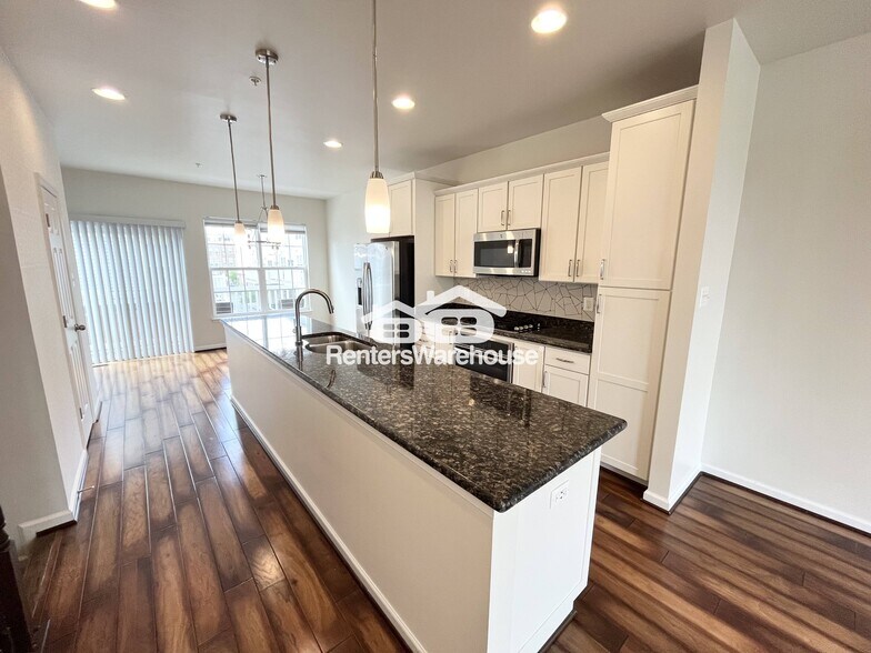 Building Photo - 12504 Rustic Rock Ln