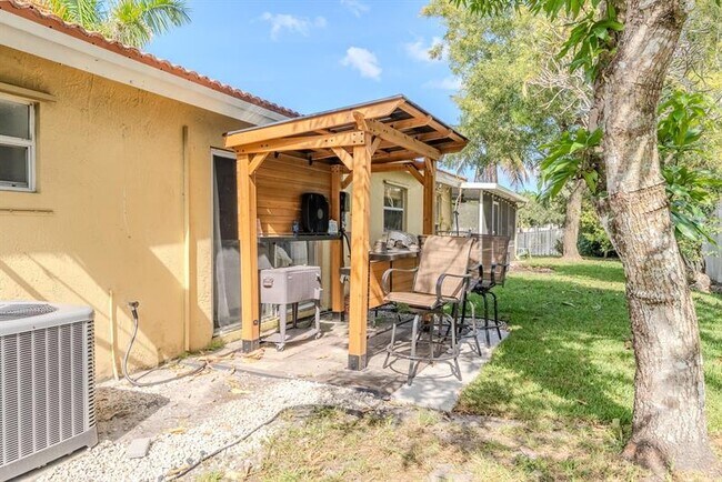 Building Photo - 1334 NW 125th Terrace