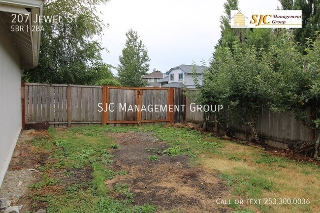 Building Photo - Five Bedroom 2 bath home for rent in Enumclaw