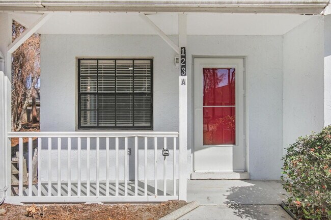 Building Photo - "Chic & Cozy 2-Bed Retreat with Granite Touches in Palm Coast!"