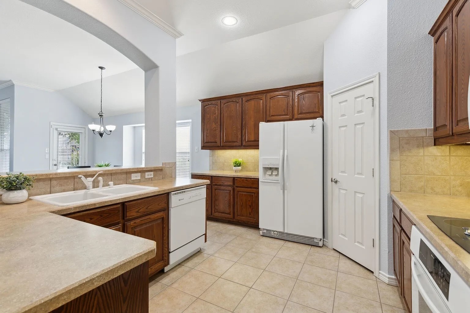 Kitchen 2 - 5900 Parkplace Dr