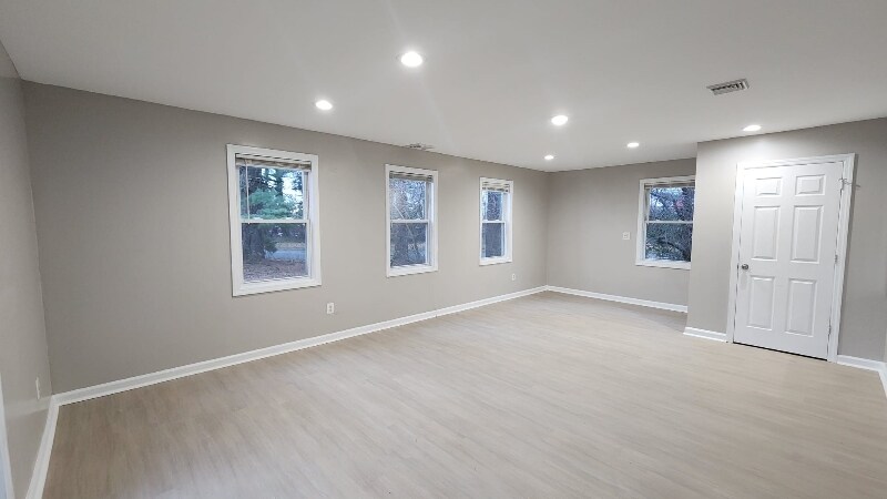 Building Photo - 2 Hazelwood Cir