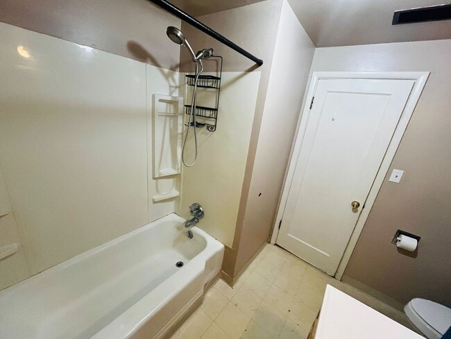 Building Photo - 515 Avenue C