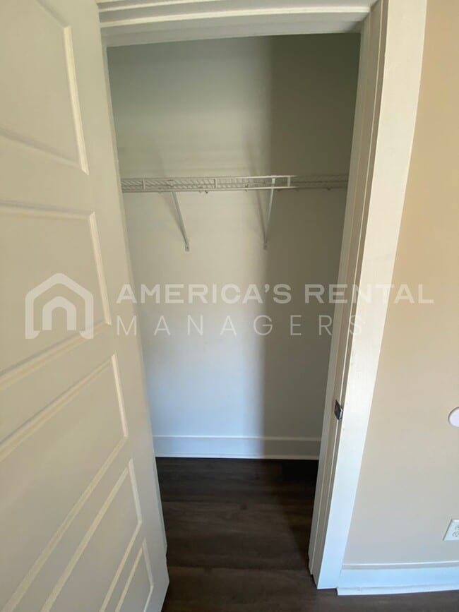 Building Photo - 102 Appaloosa Wy