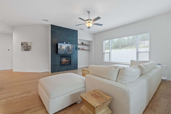 Building Photo - 104 Majestic Arroyo Way