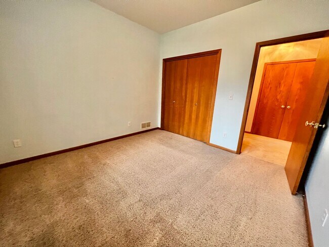 Building Photo - Charming 3 bed, 3 bath Ranch Home in South Fort Collins