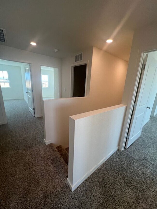 Building Photo - Brand new 4 Bedroom Smart Solar Home in Am...