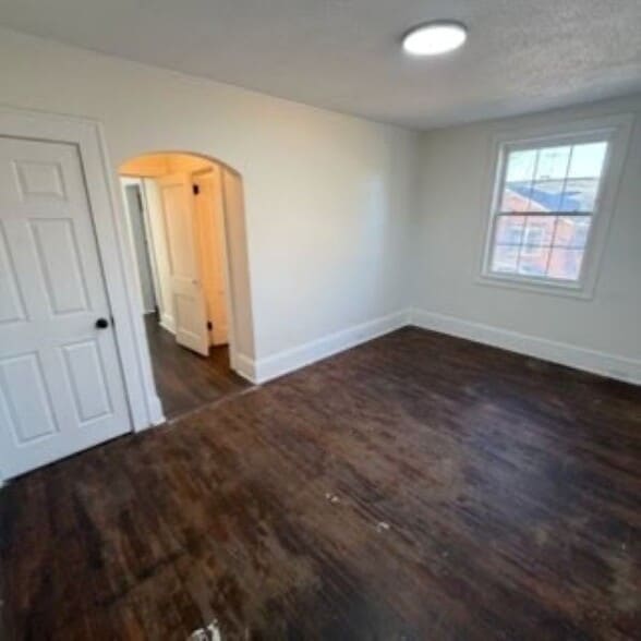 Building Photo - 600 N Hyde Park Ave