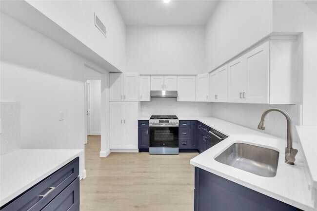 Building Photo - 13826 Wooded Creek Ct