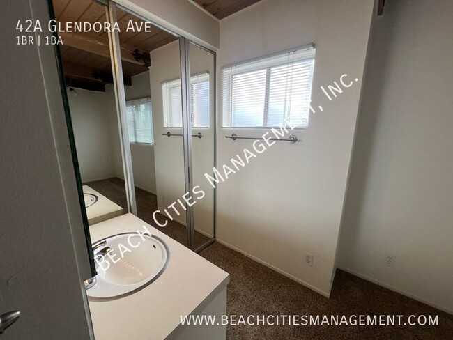 Building Photo - Amazing 1 Bedroom 1 Bath Triplex steps fro...