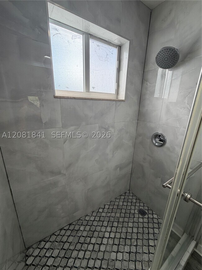 Building Photo - 9371 Fontainebleau Blvd