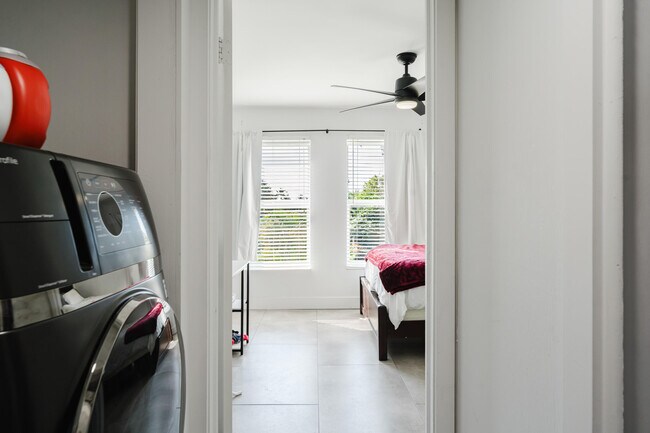 Building Photo - 800 E Camino Real