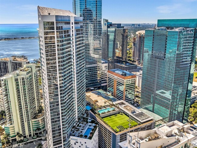 Building Photo - 1300 Brickell Bay Dr