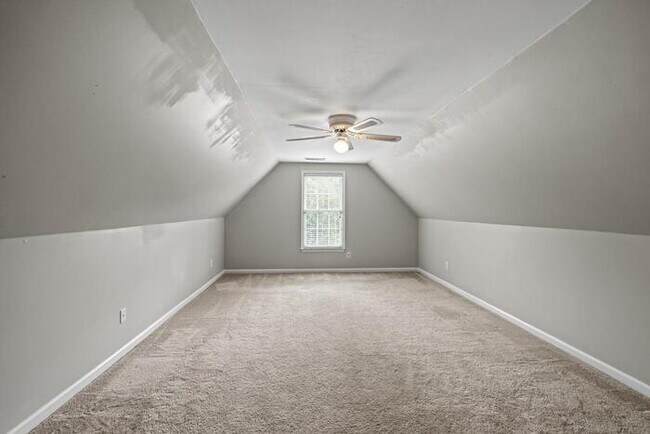 Building Photo - House 4 Beds 2 Baths