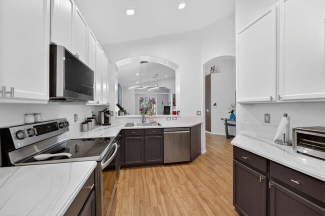 Building Photo - 6689 Southport Dr