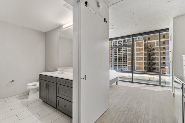 Building Photo - 450 W Belmont Ave
