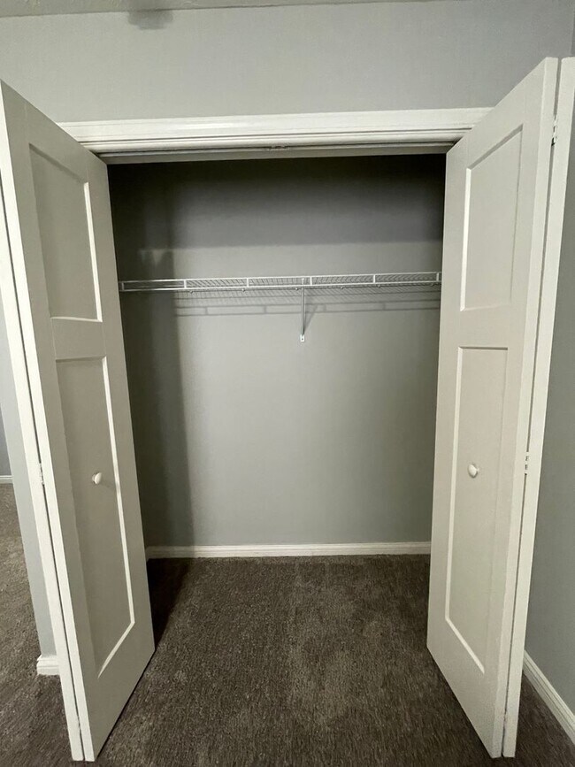 Building Photo - 3 Bedroom Single Family Home