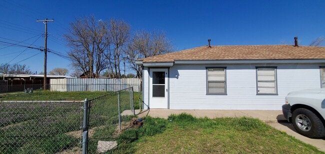 Building Photo - 4210 SE 16th Ave
