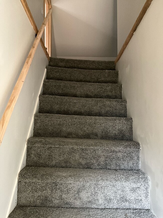 Building Photo - 8 Woodland Ct