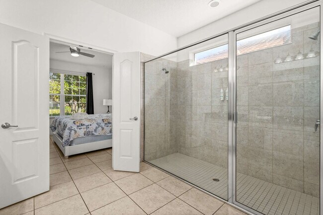 Building Photo - 4140 Oak Tree Dr