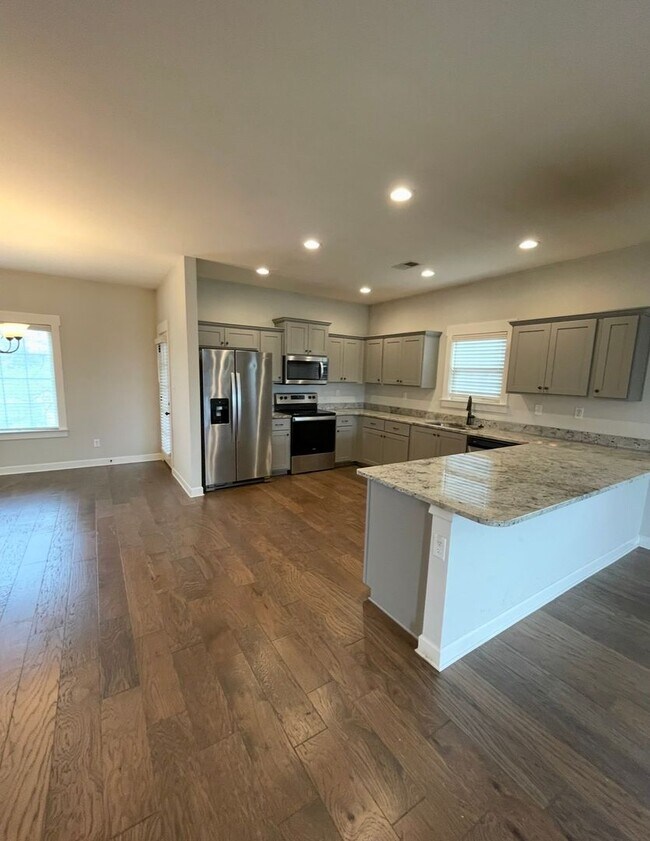 Building Photo - South Cherry Tree 509