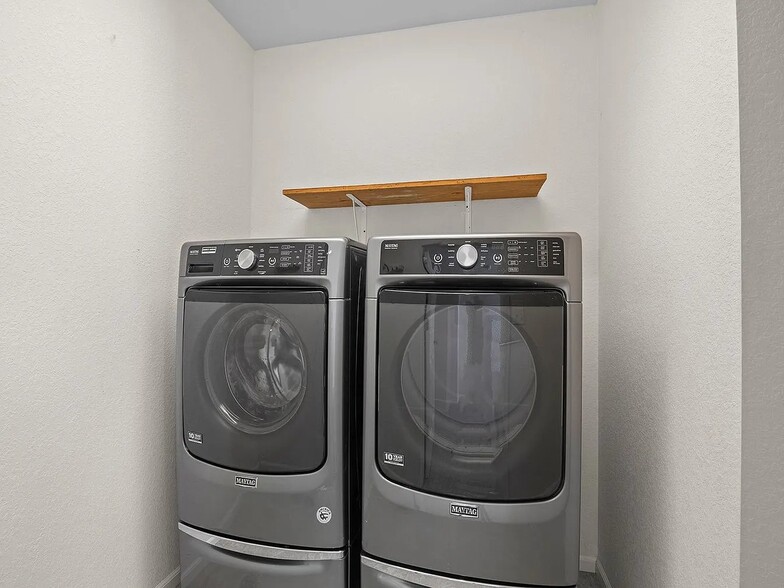 Building Photo - 3342 Streamwood Dr