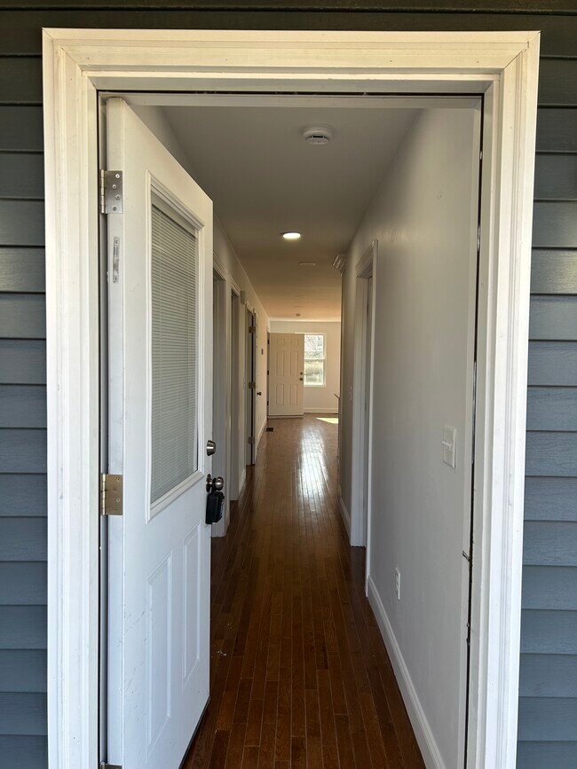 Entrance - 472 Friendship St