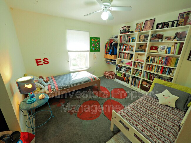 Building Photo - 8700 Soho Dr