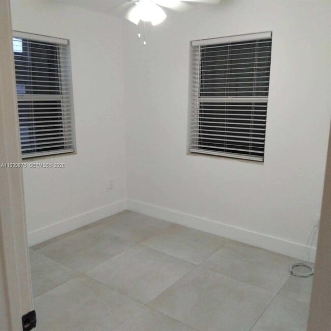 Building Photo - 1565 NE 48th St