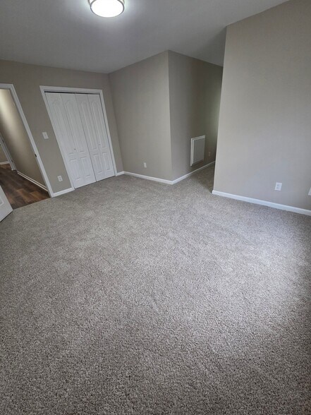 Building Photo - 4909 Orchard Hill Dr