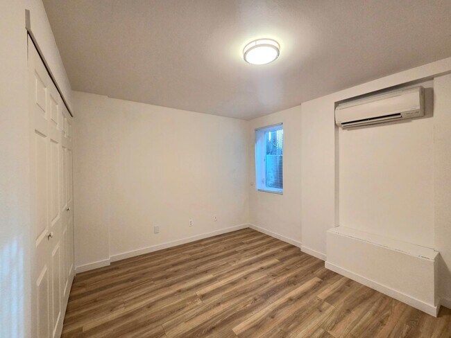 Building Photo - 300 S Franklin Ave