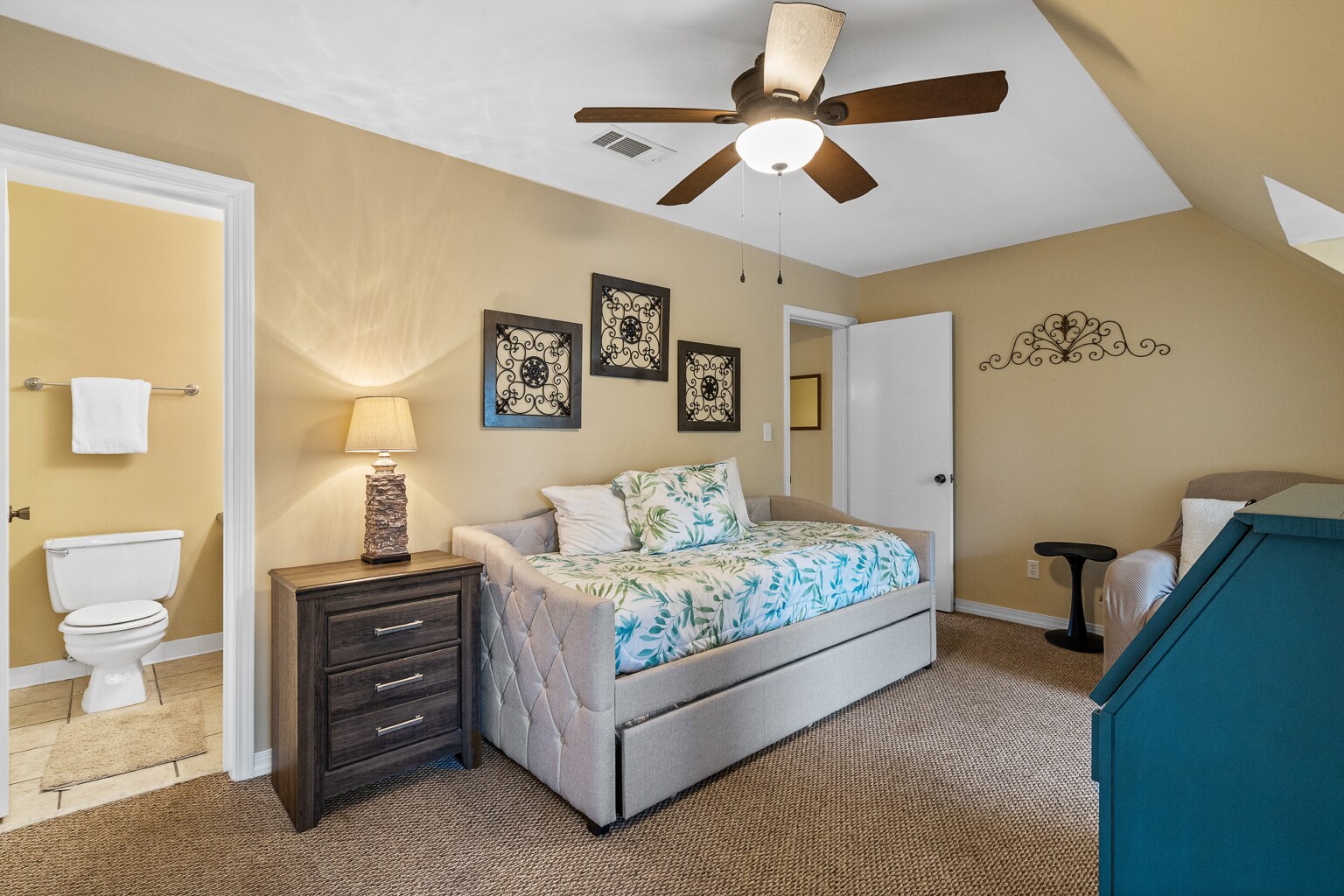 Upstairs 2nd Bedroom - 8426 Williamsburg Cir