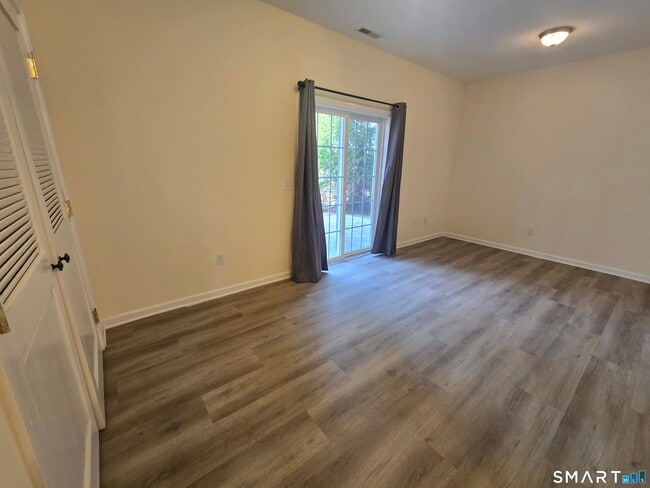 Building Photo - 1 Oak Meadows Dr